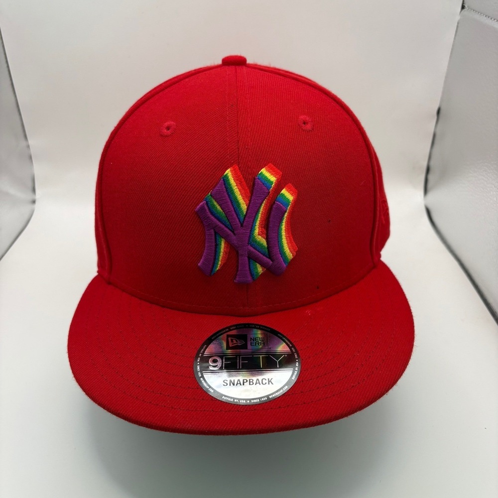 New Era 9FIFTY Mens Red New York Yankees Pride Rainbow Logo Snapback Hat OSFM